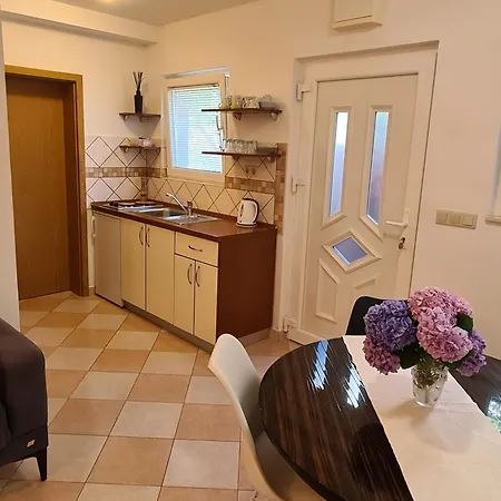 Kala * Sveti Filip i Jakov